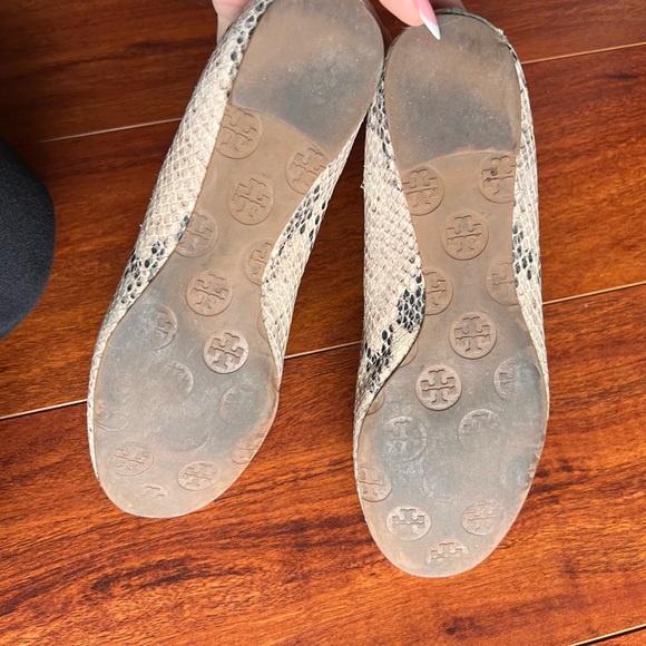 Tory Burch Reva Snake Skin flats with gold logo - Picture 5 of 5